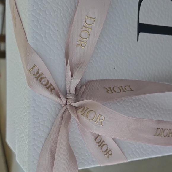 New DIOR box & ribbon 12 1/2 × 9 in - Picture 3 of 6